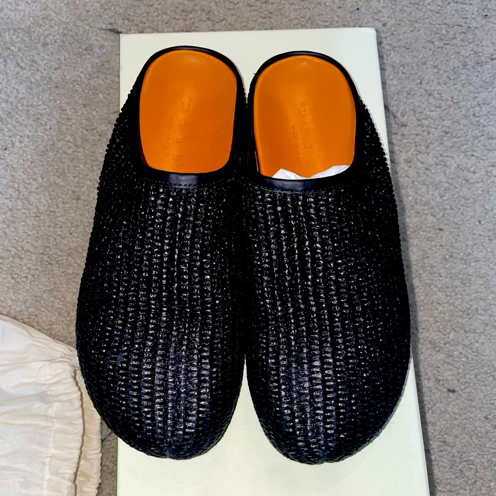 Marni Black Raffia Fussbett Sabbot Loafer.